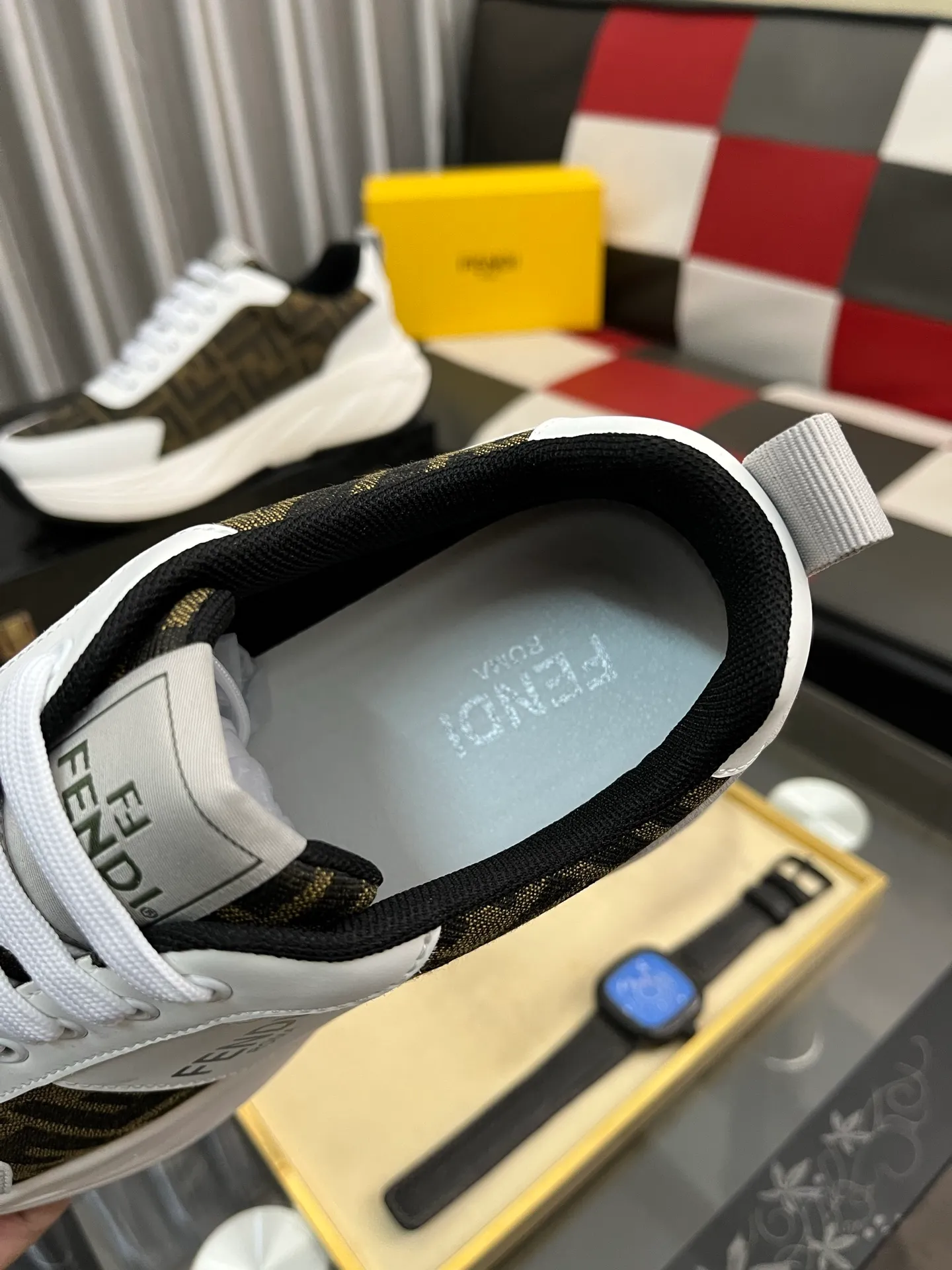 Ex-factory price: 438⌚️⌚️[Fendi] Fendi’s latest casual shoes for men! Available at counters simultaneously! A one-to-one replica of the original. Made entirely of imported top-grain calfskin, the interior is made of top-grain water-dyed cowhide, and the original factory-supplied rubber outsole. Leading new fashion concepts. Matching code: 38-442️⃣Colors available